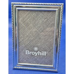Broyhill Silvertone Picture Frame For 4x6 Photo Velvet Easel Back 7x5" NEW
